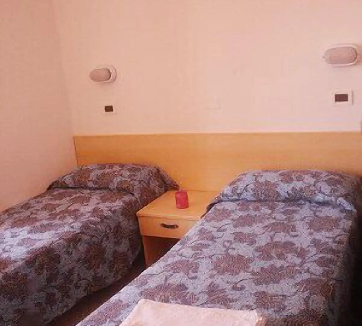 Hotel Villa Elia Римини 2*,
